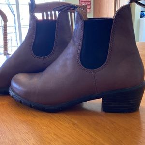 Blundstone heeled Chelsea boot